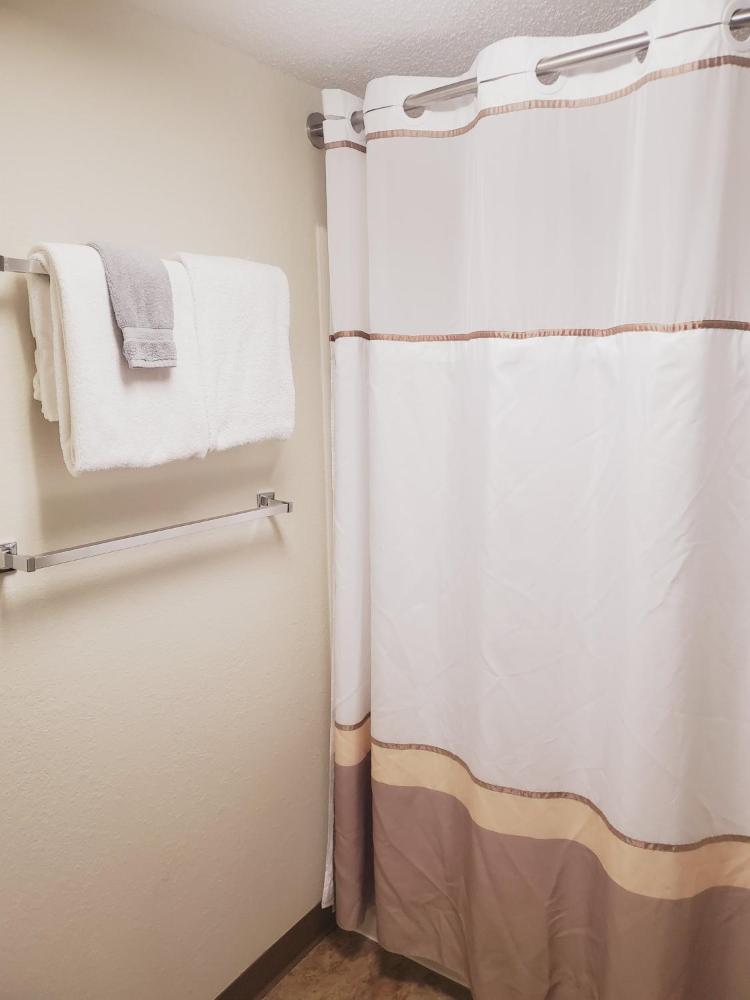 Deluxe Queen - Disability Access interior