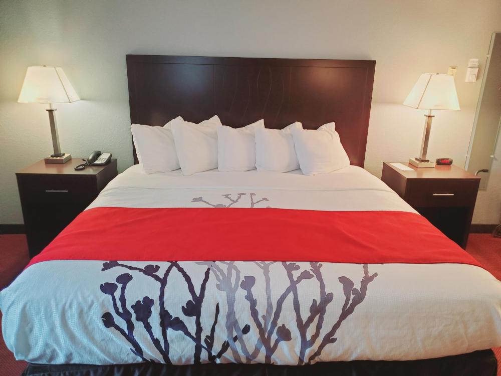 Blackstone Lodge and Suites